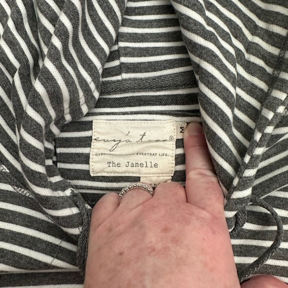 Evy’s Tree Janelle M - Picture 4 of 4